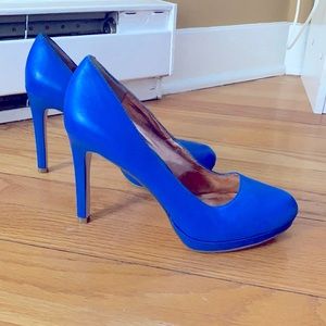 Standout in these super beautiful blue heels